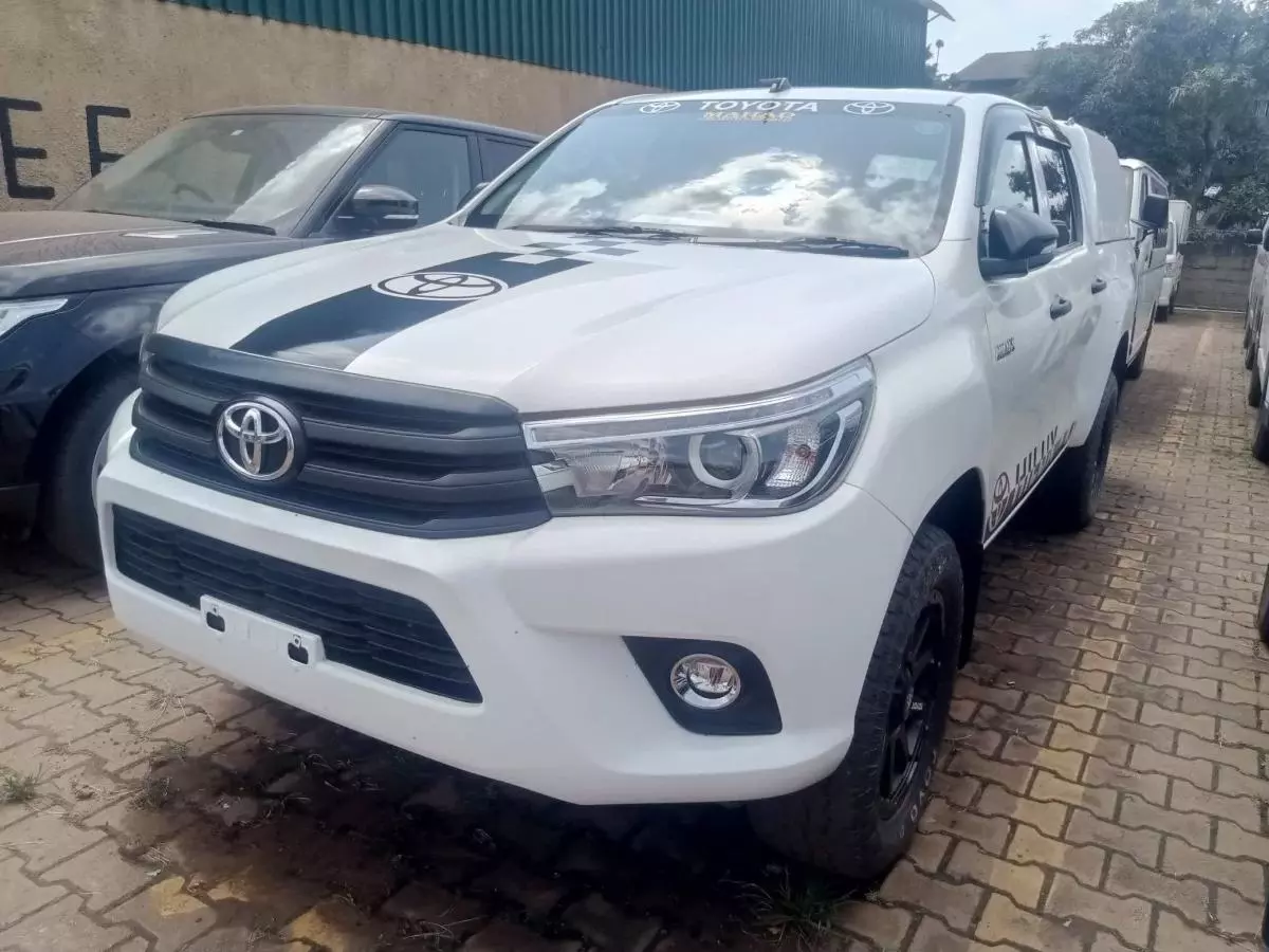 Toyota Hilux    - 2016