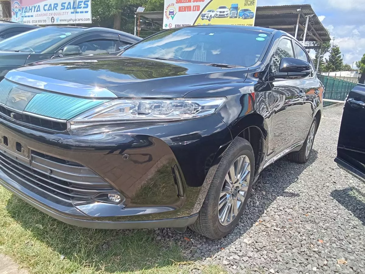 Toyota Harrier   - 2017