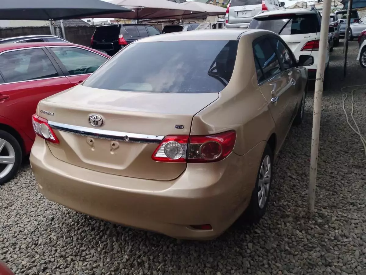 Toyota Corolla   - 2011