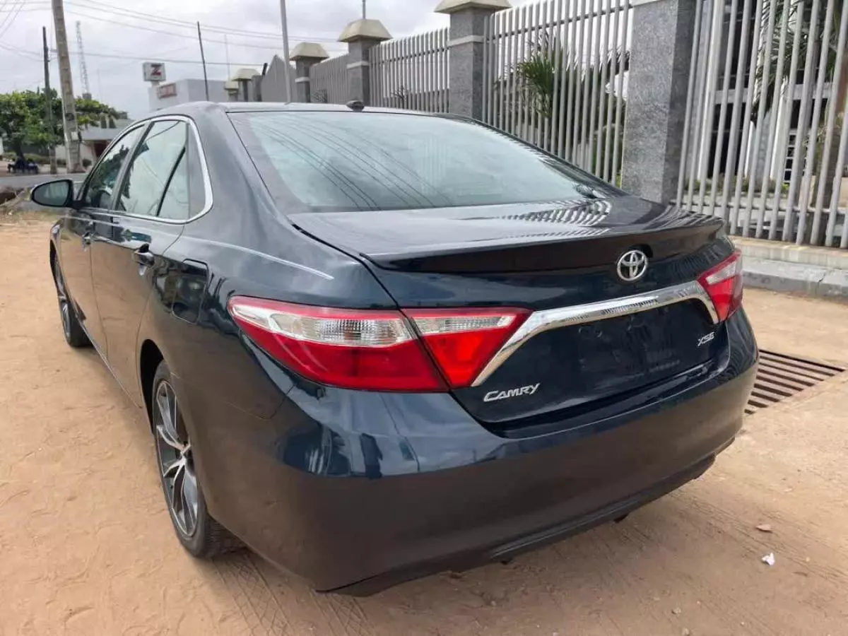 Toyota Camry   - 2015