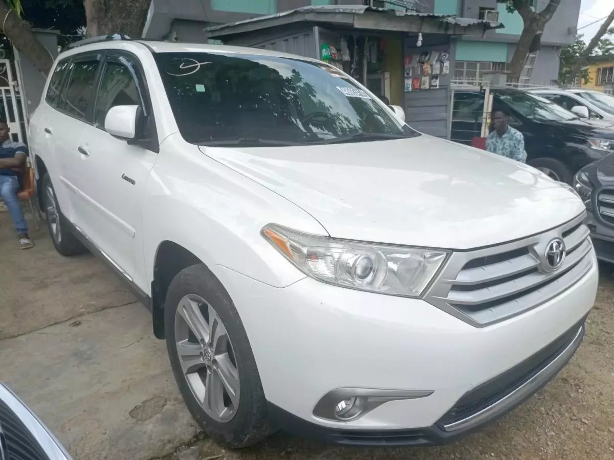 Toyota Highlander   - 2012