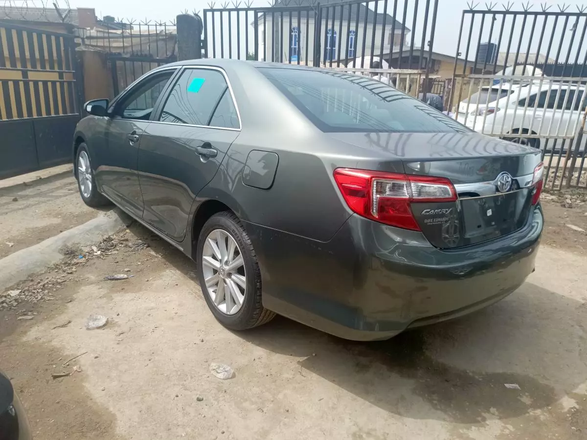 Toyota Camry   - 2013