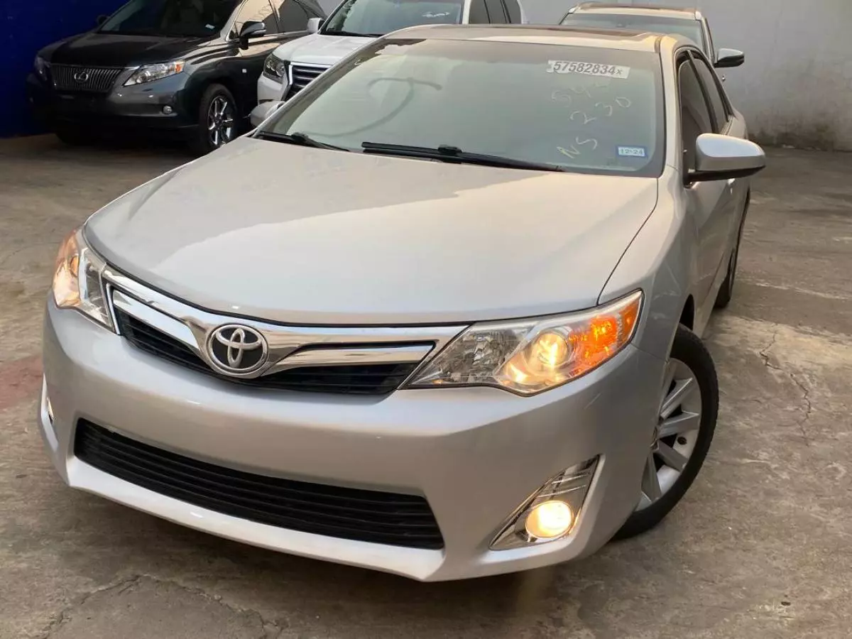 Toyota Camry   - 2014