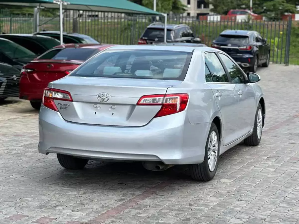 Toyota Camry   - 2012