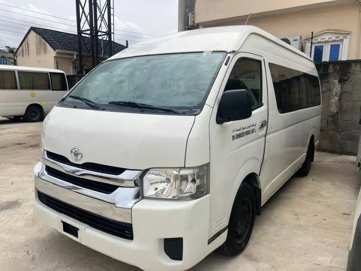 Toyota Hiace   - 2015