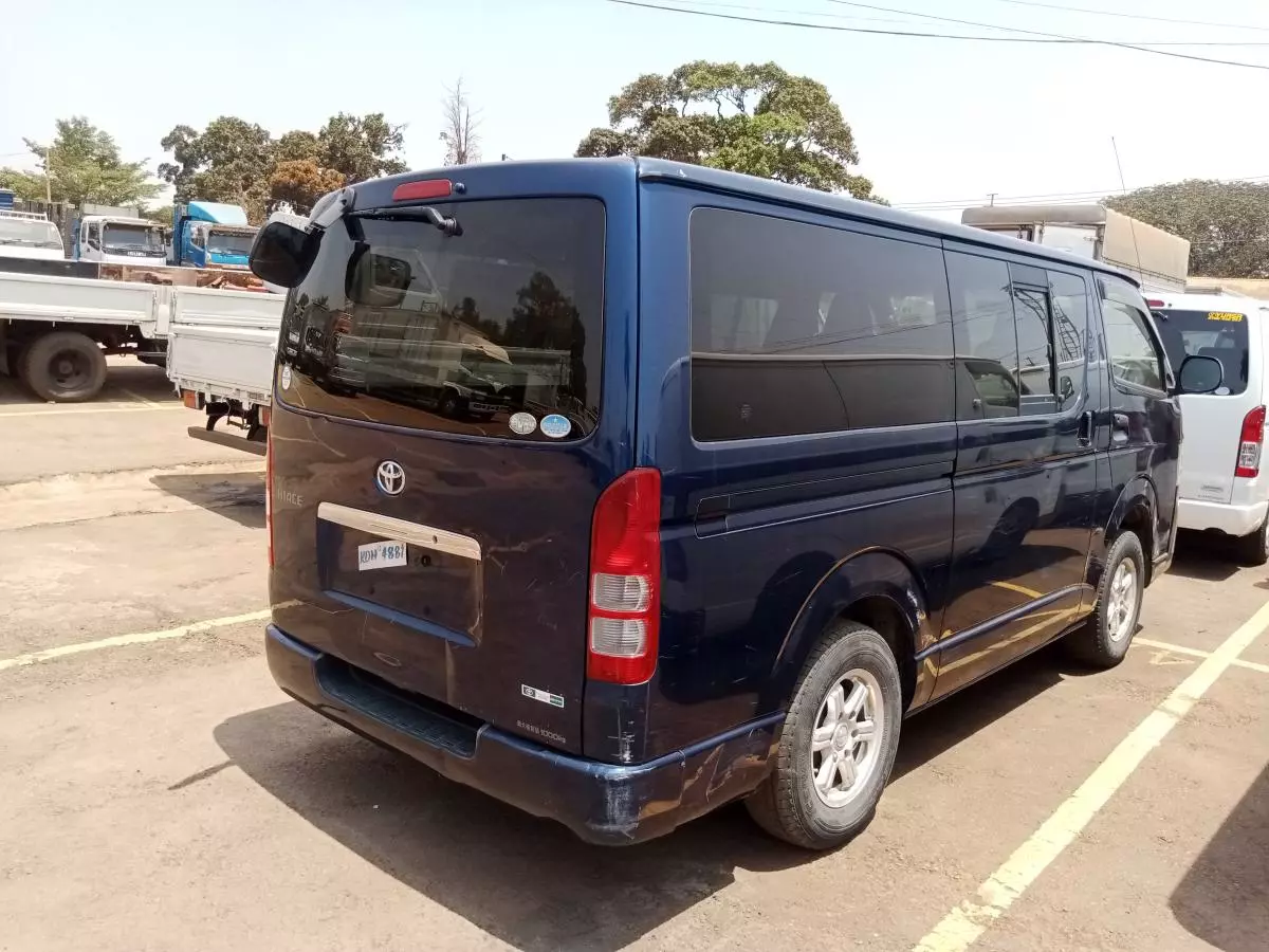 Toyota Hiace   - 2012