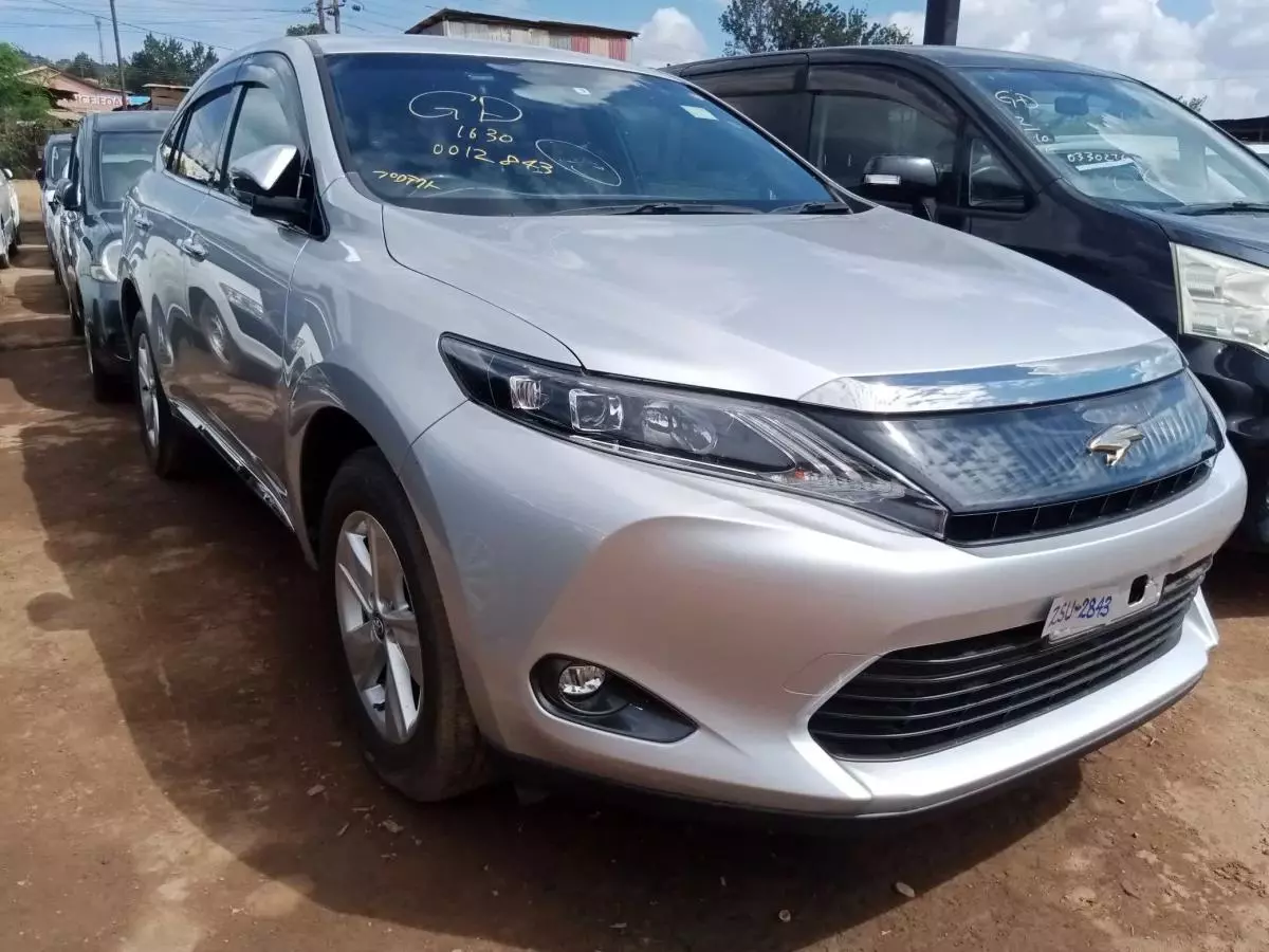 Toyota Harrier   - 2015