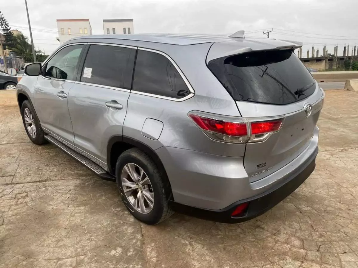 Toyota Highlander   - 2014