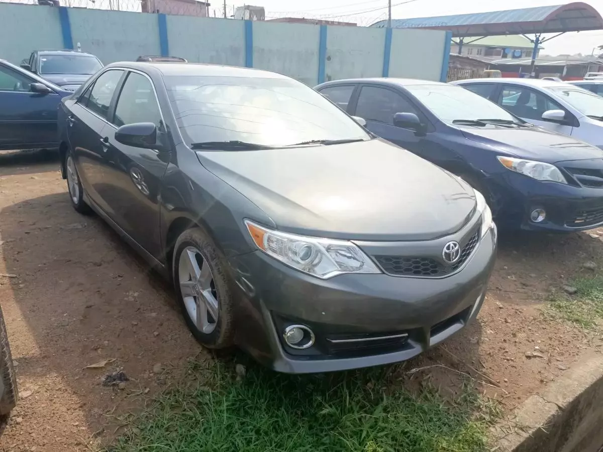 Toyota Camry   - 2014