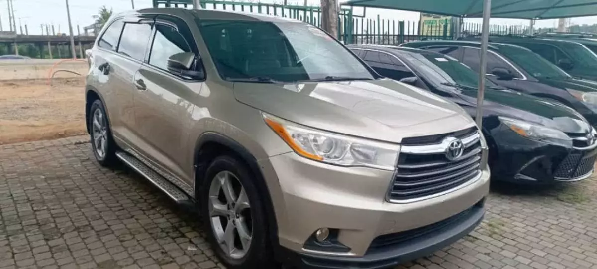 Toyota Highlander   - 2014