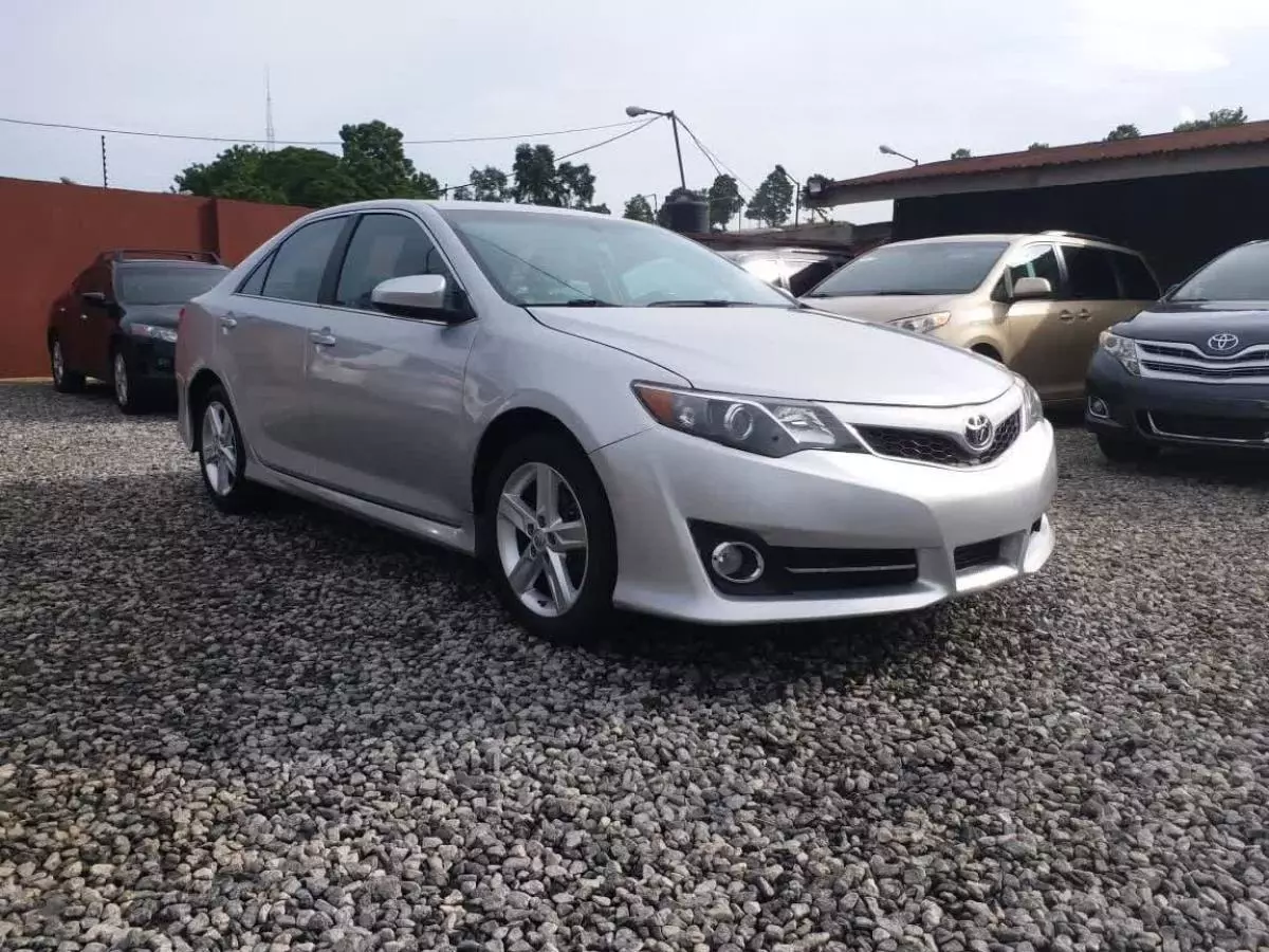 Toyota Camry   - 2014