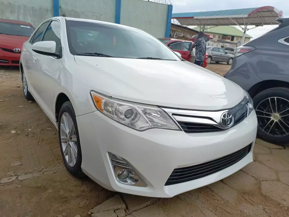 Toyota Camry   - 2014