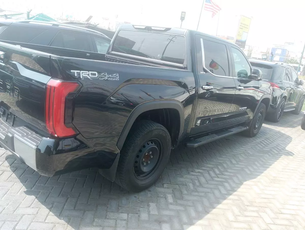 Toyota Tundra   - 2023