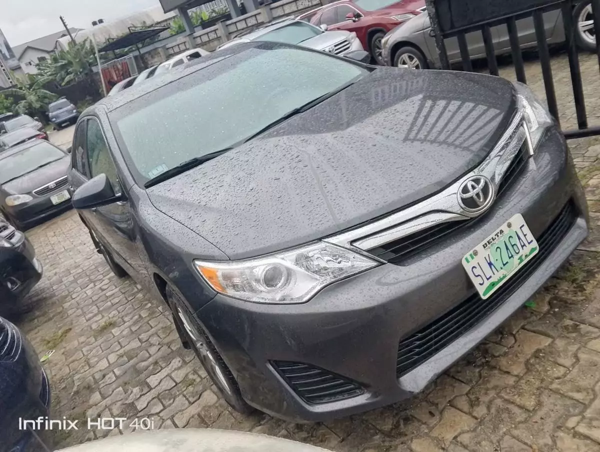 Toyota Camry   - 2012