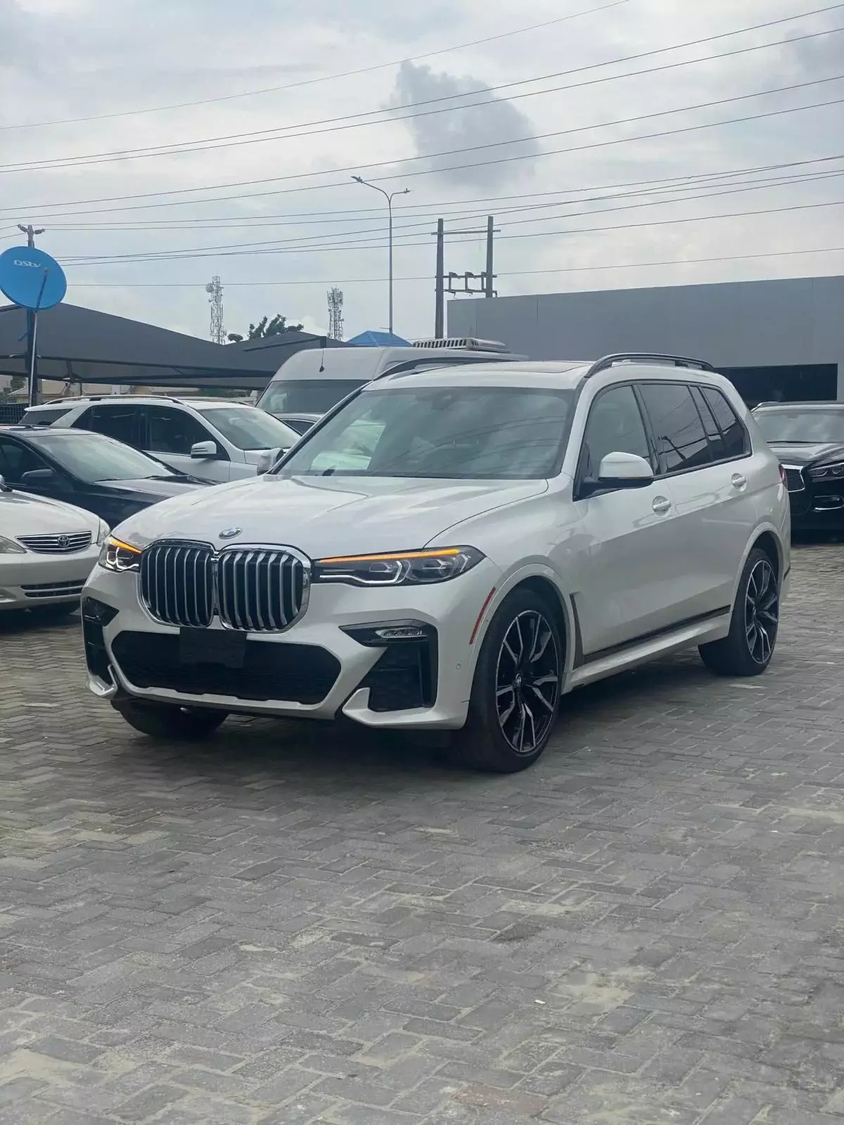 BMW X7   - 2021