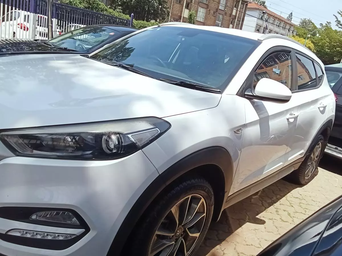 Hyundai TUCSON 2,0L BVM 4x2 GL   - 2017