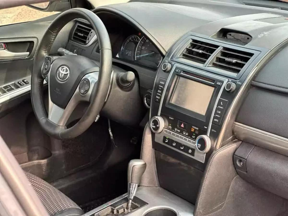 Toyota Camry   - 2012