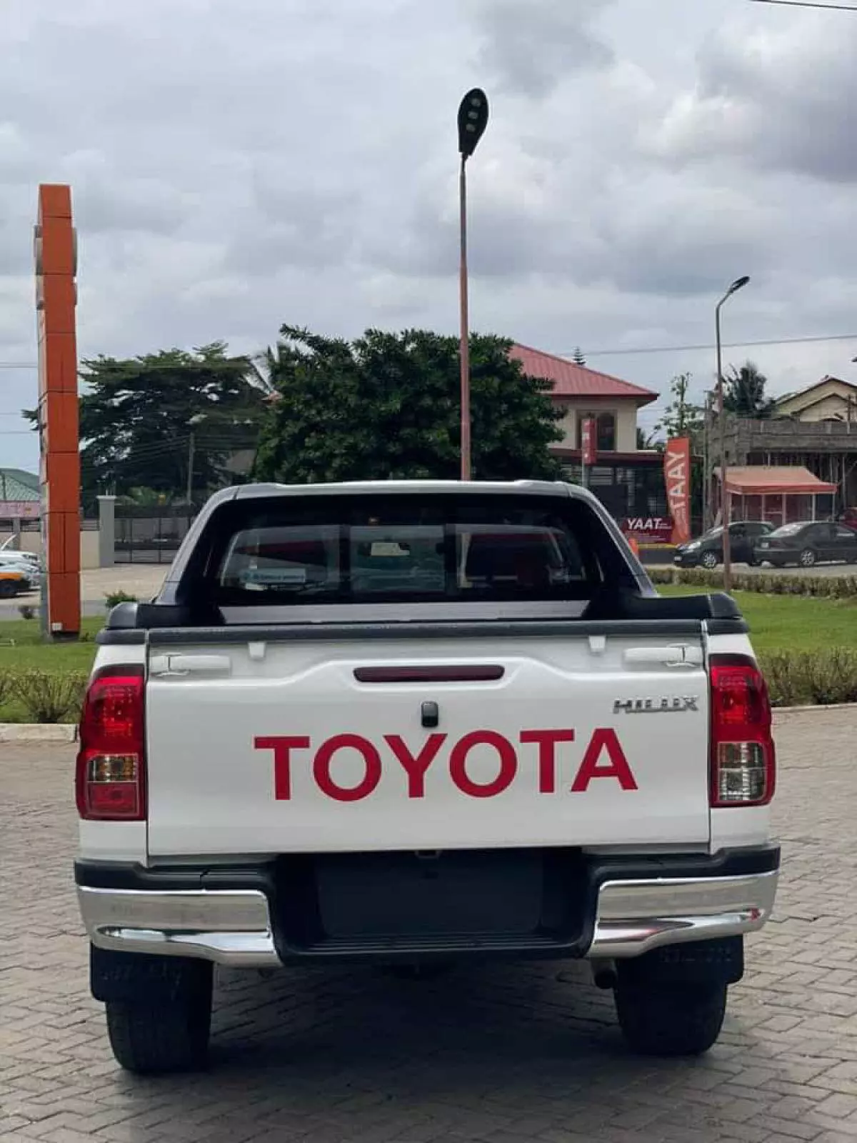 Toyota Hilux   - 2019