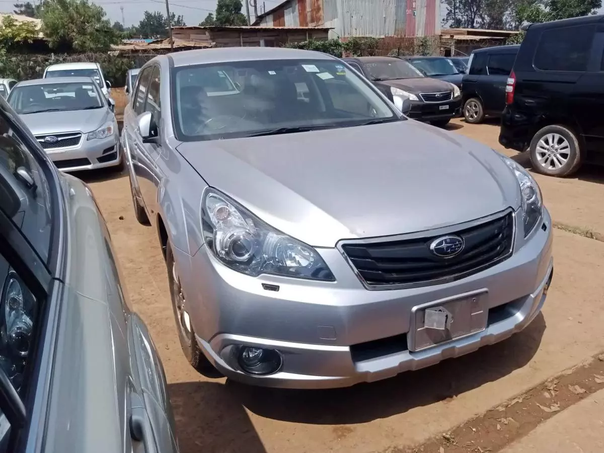 Subaru Outback   - 2011