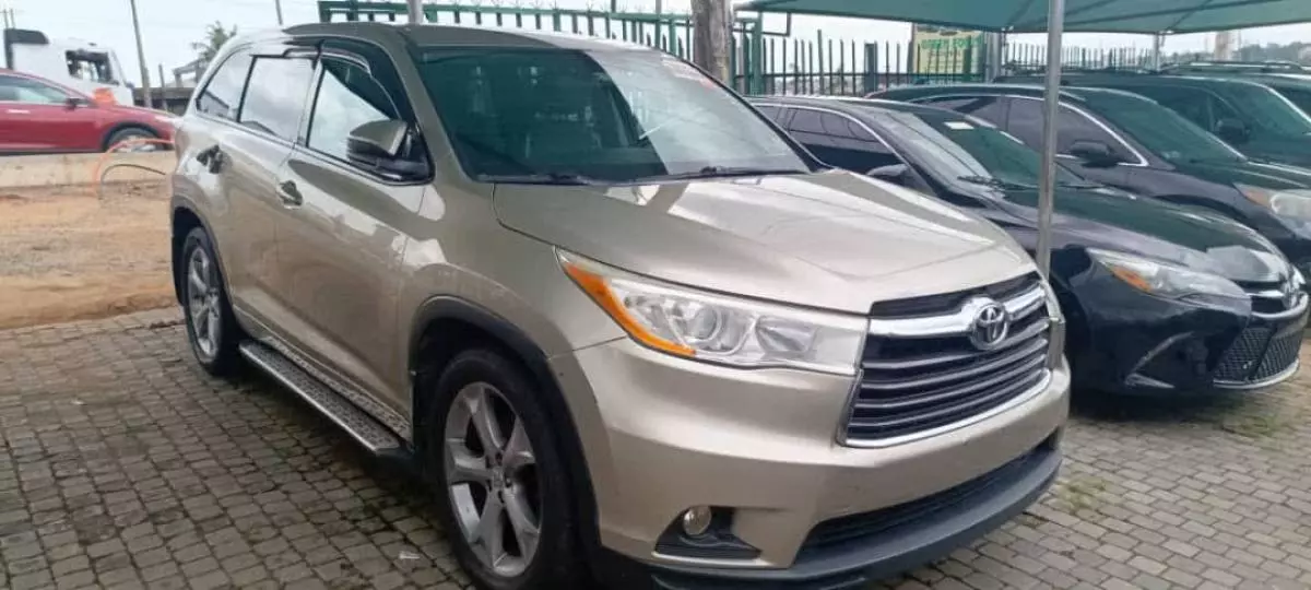 Toyota Highlander   - 2014