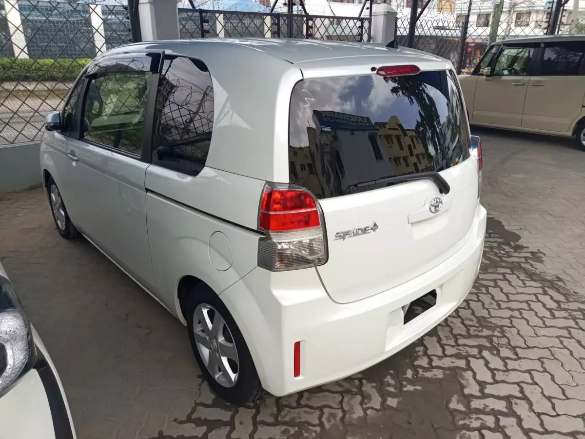 Toyota Spade  - 2016