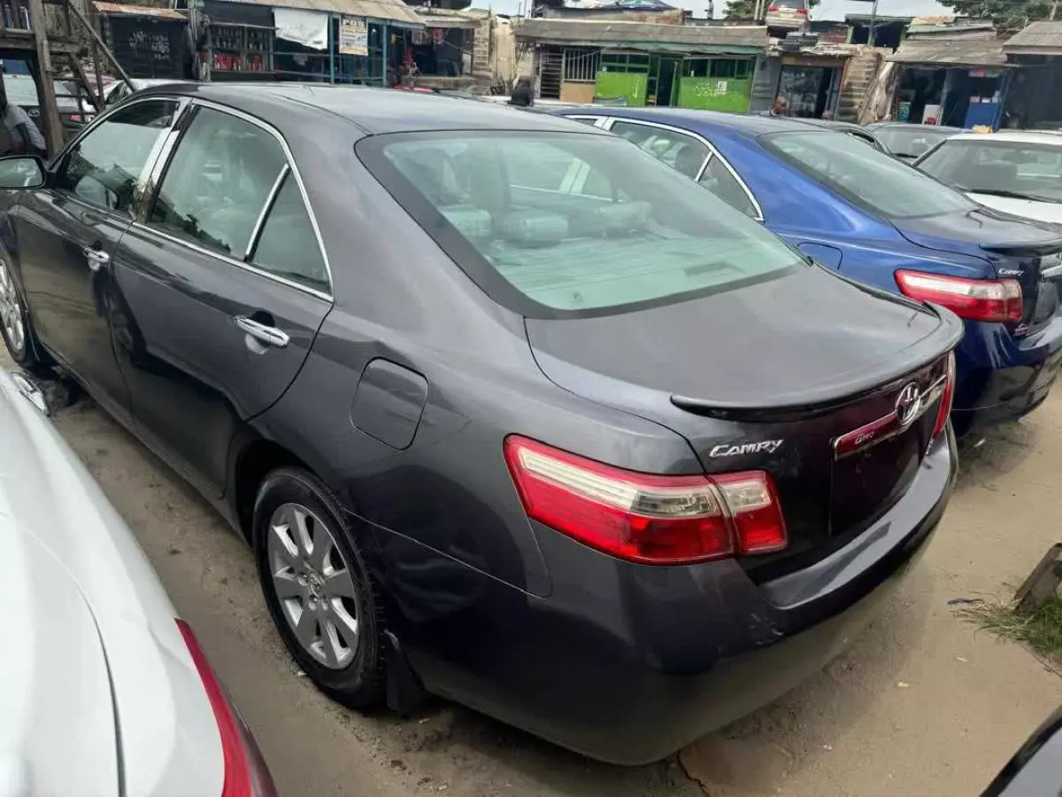 Toyota Camry   - 2007