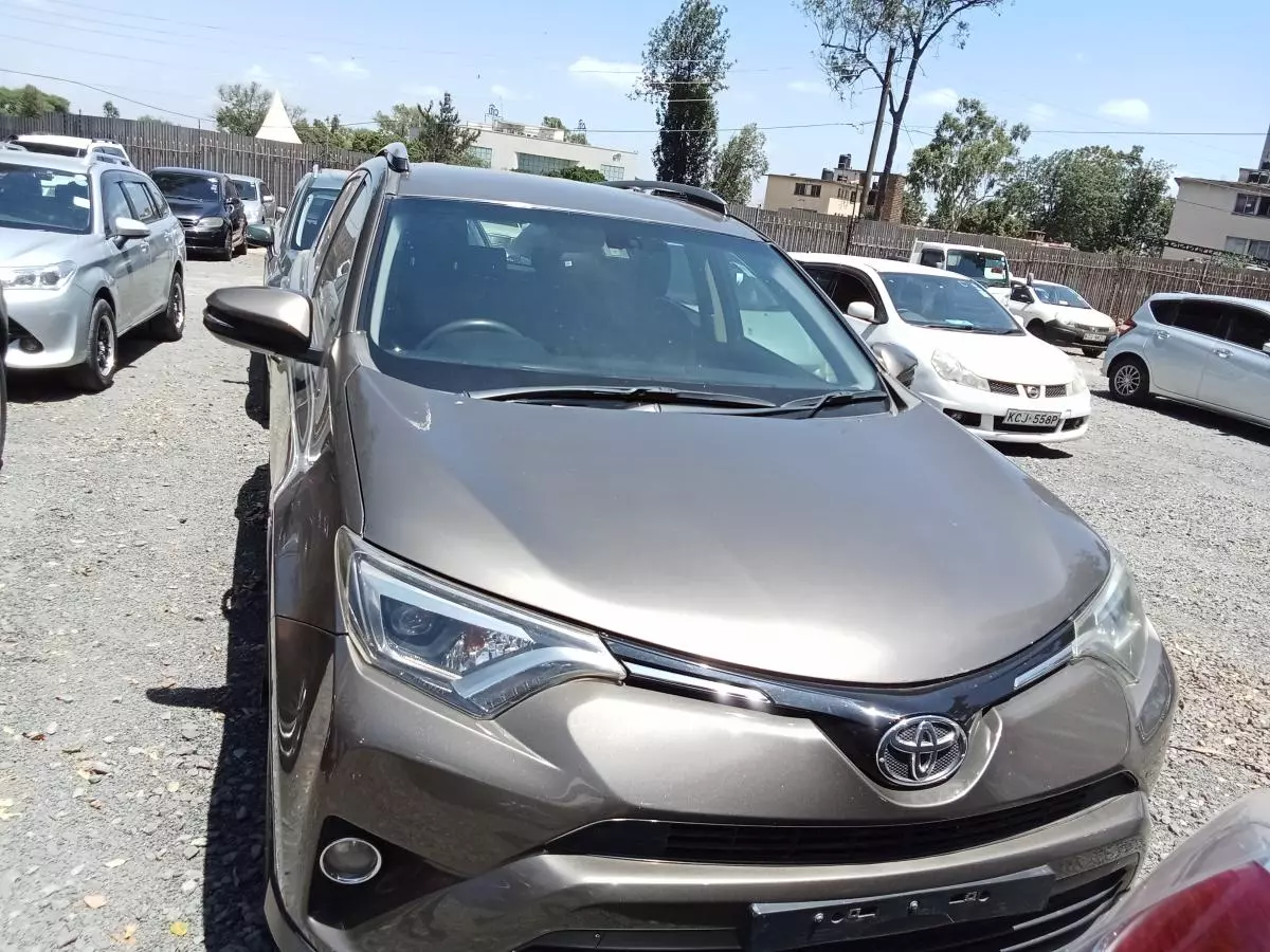 Toyota RAV 4   - 2016