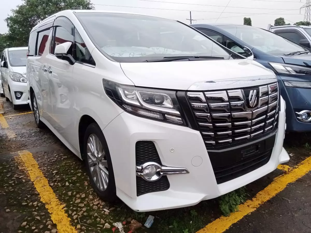 Toyota Alphard   - 2015