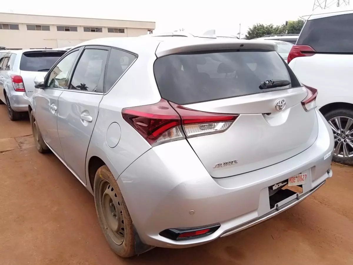 Toyota Auris   - 2016