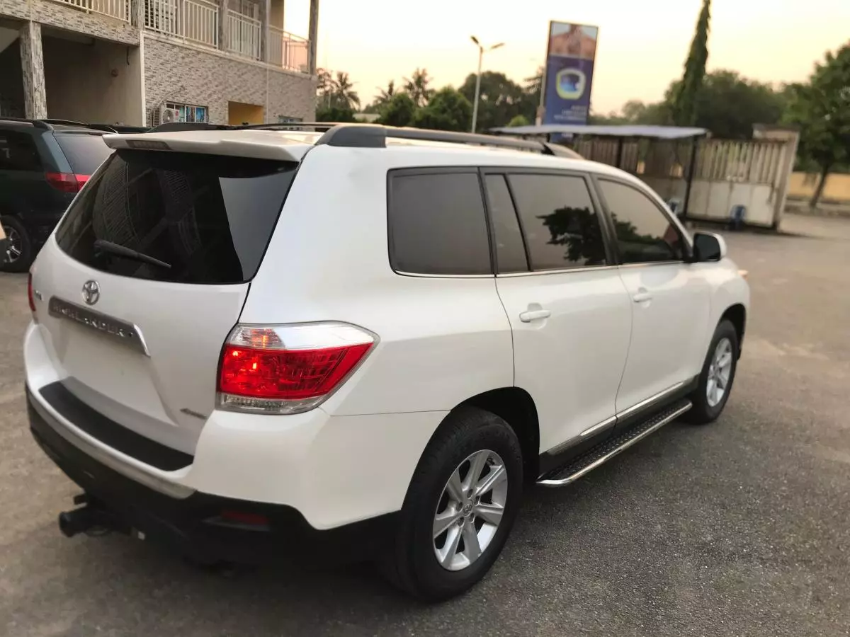 Toyota Highlander   - 2013