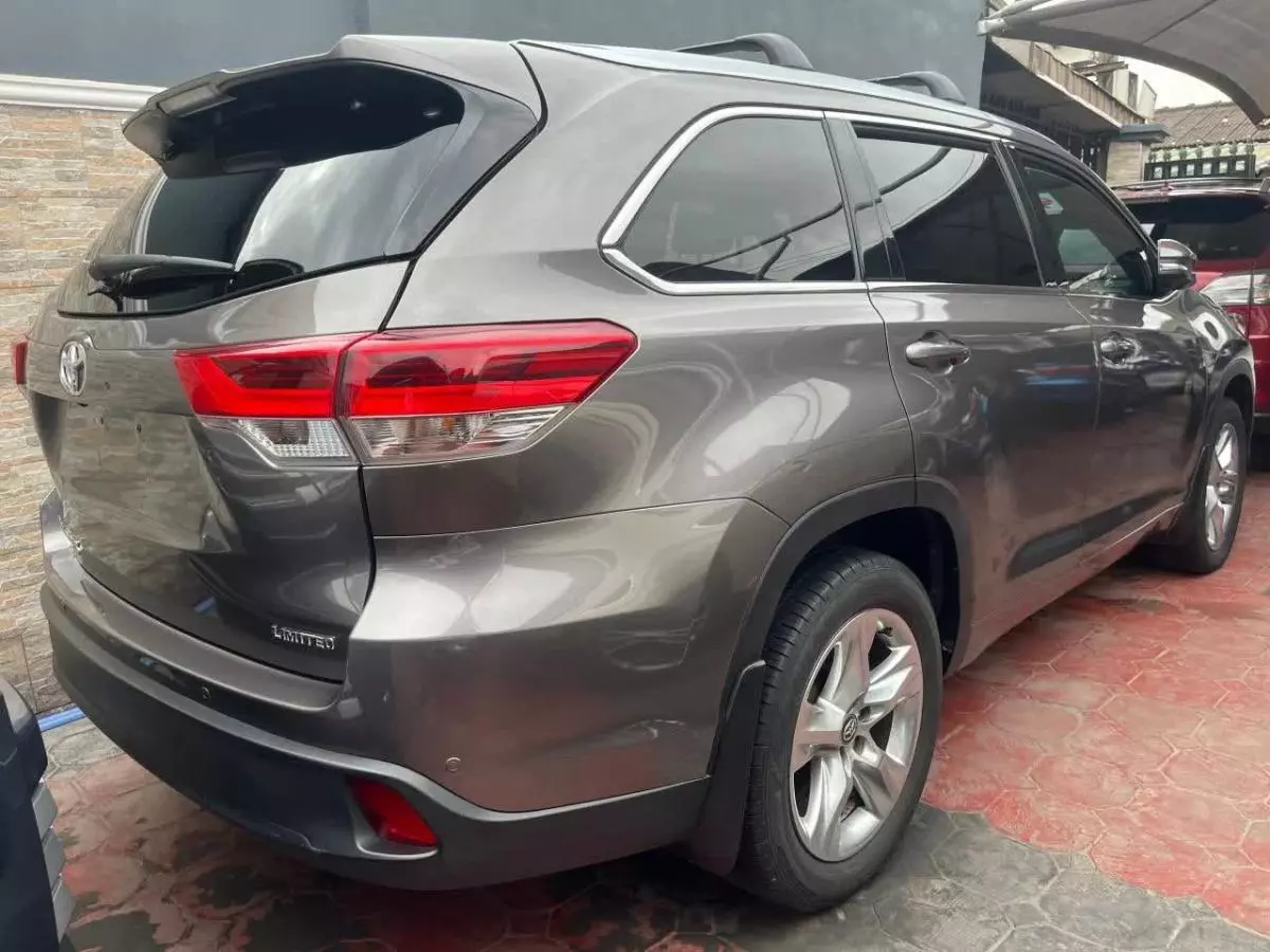 Toyota Highlander   - 2016