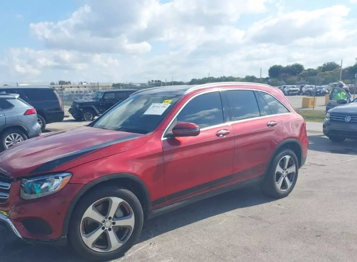 Mercedes-Benz GLC 300   - 2016