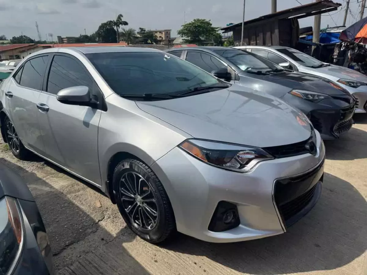 Toyota Corolla   - 2015