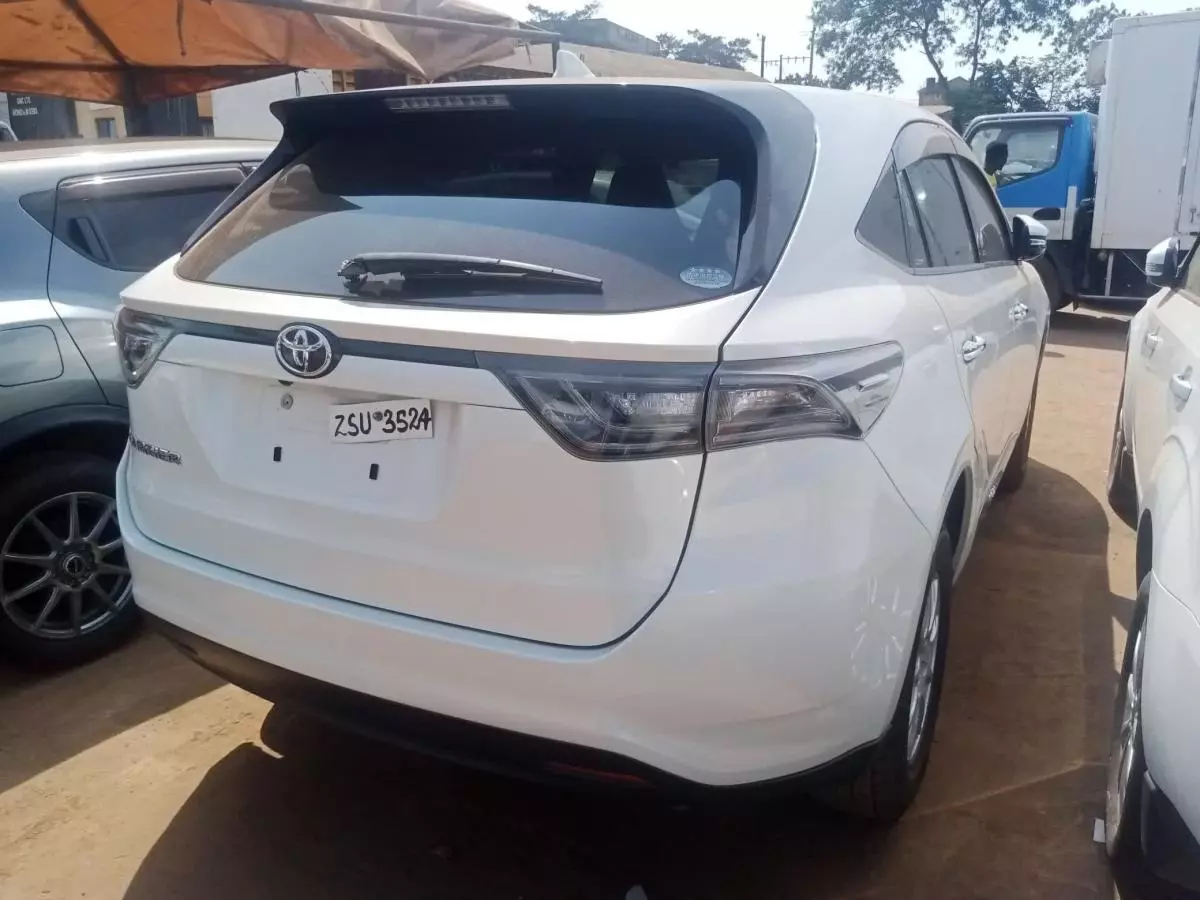 Toyota Harrier   - 2016