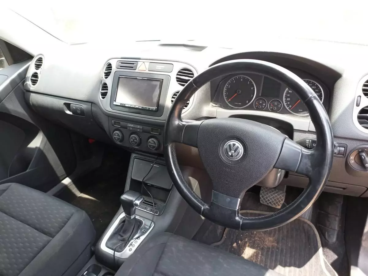 Volkswagen Tiguan   - 2010