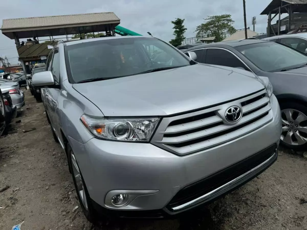 Toyota Highlander   - 2013