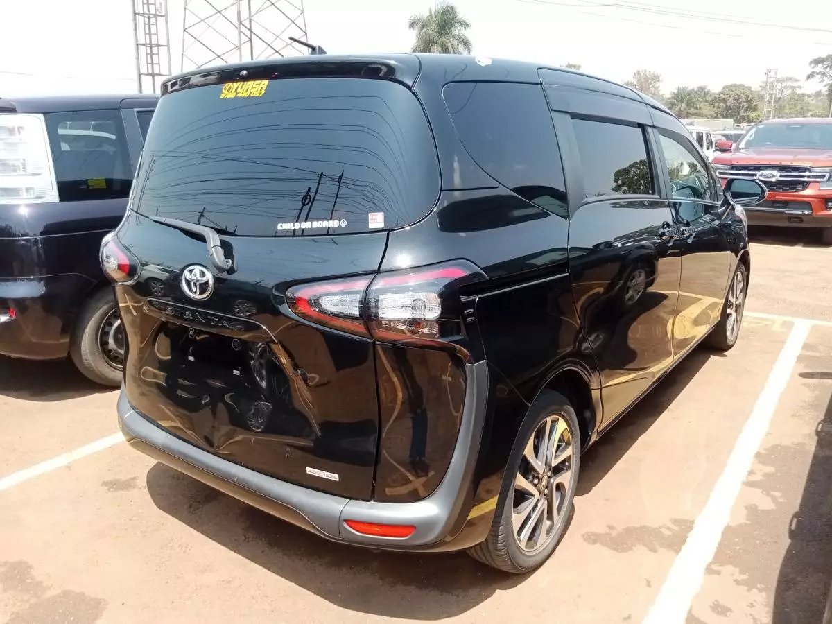 Toyota Sienta   - 2016