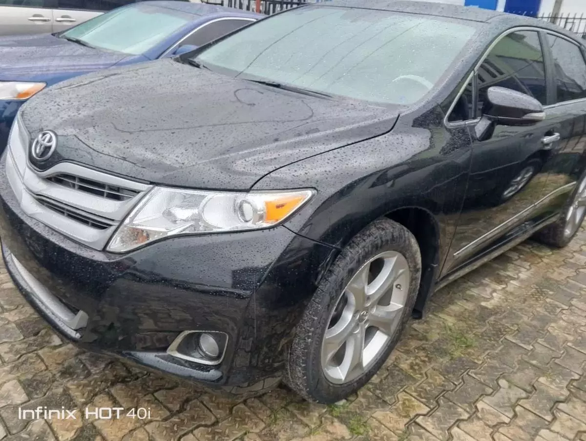 Toyota Venza   - 2011