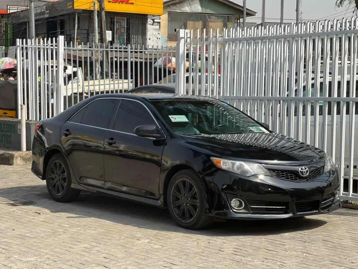 Toyota Camry   - 2012