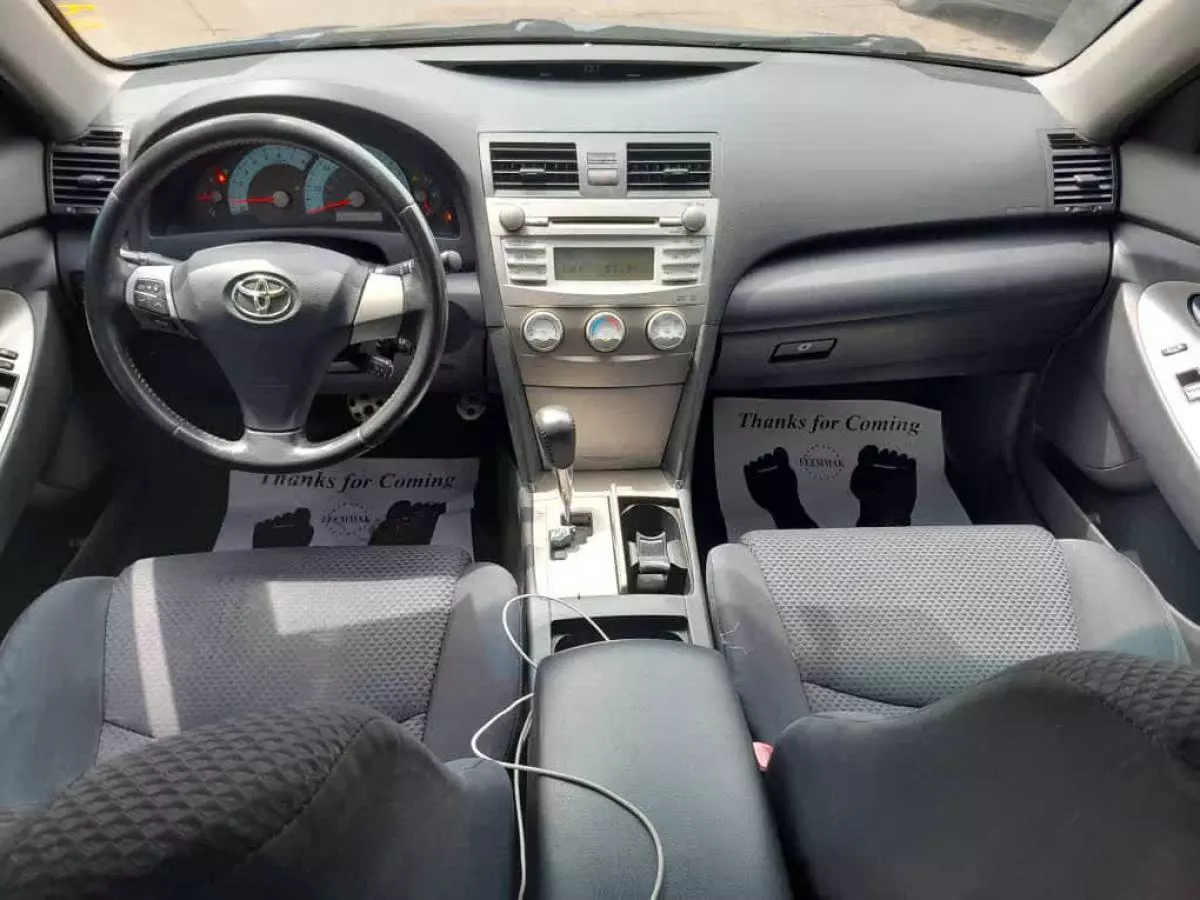 Toyota Camry   - 2011