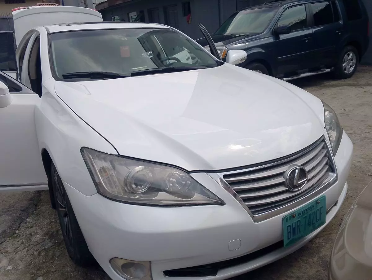 Lexus ES 350   - 2011