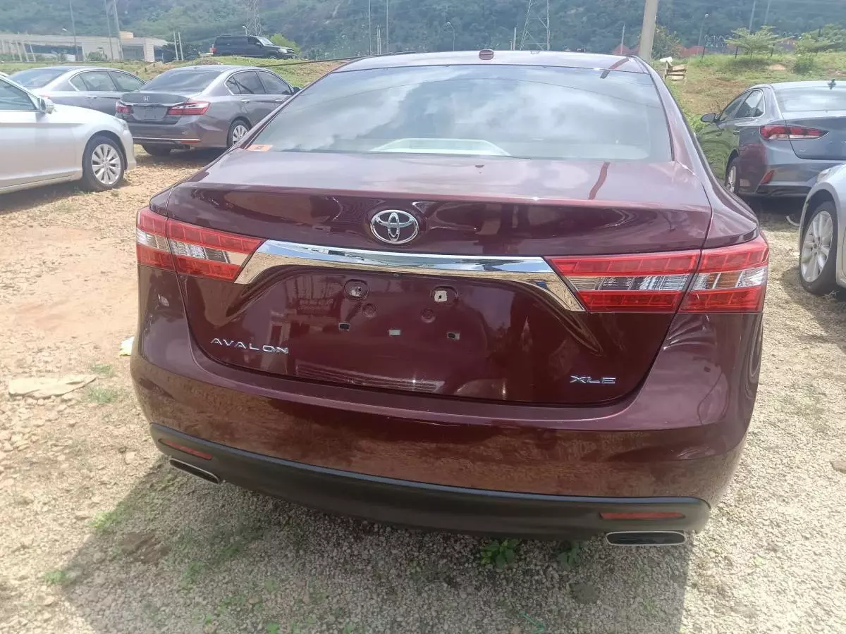 Toyota Avalon   - 2013