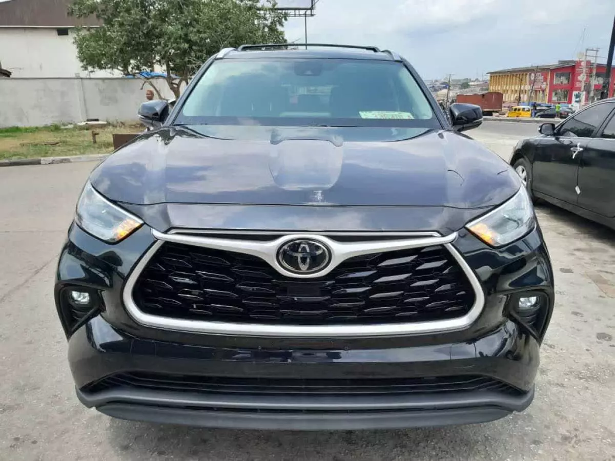 Toyota Highlander   - 2021