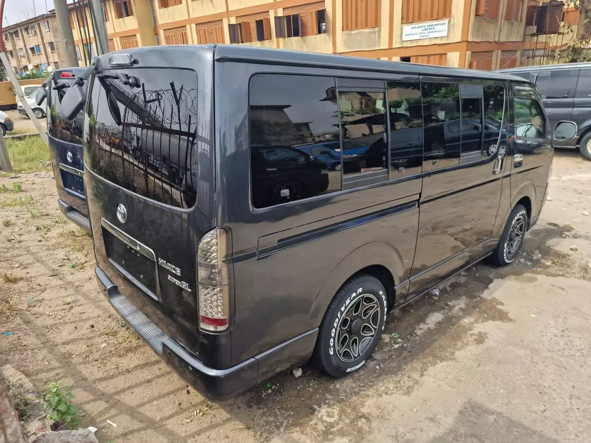 Toyota Hiace   - 2007