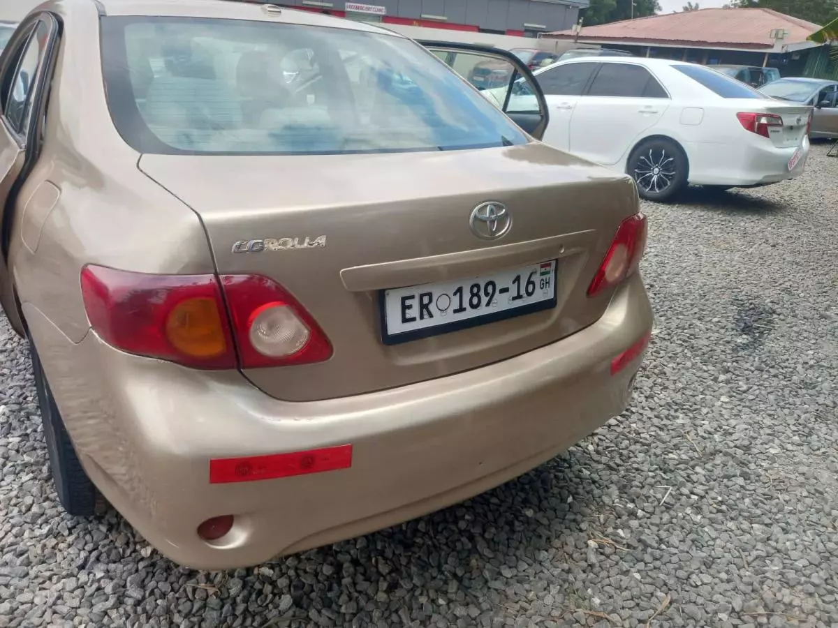 Toyota Corolla   - 2010