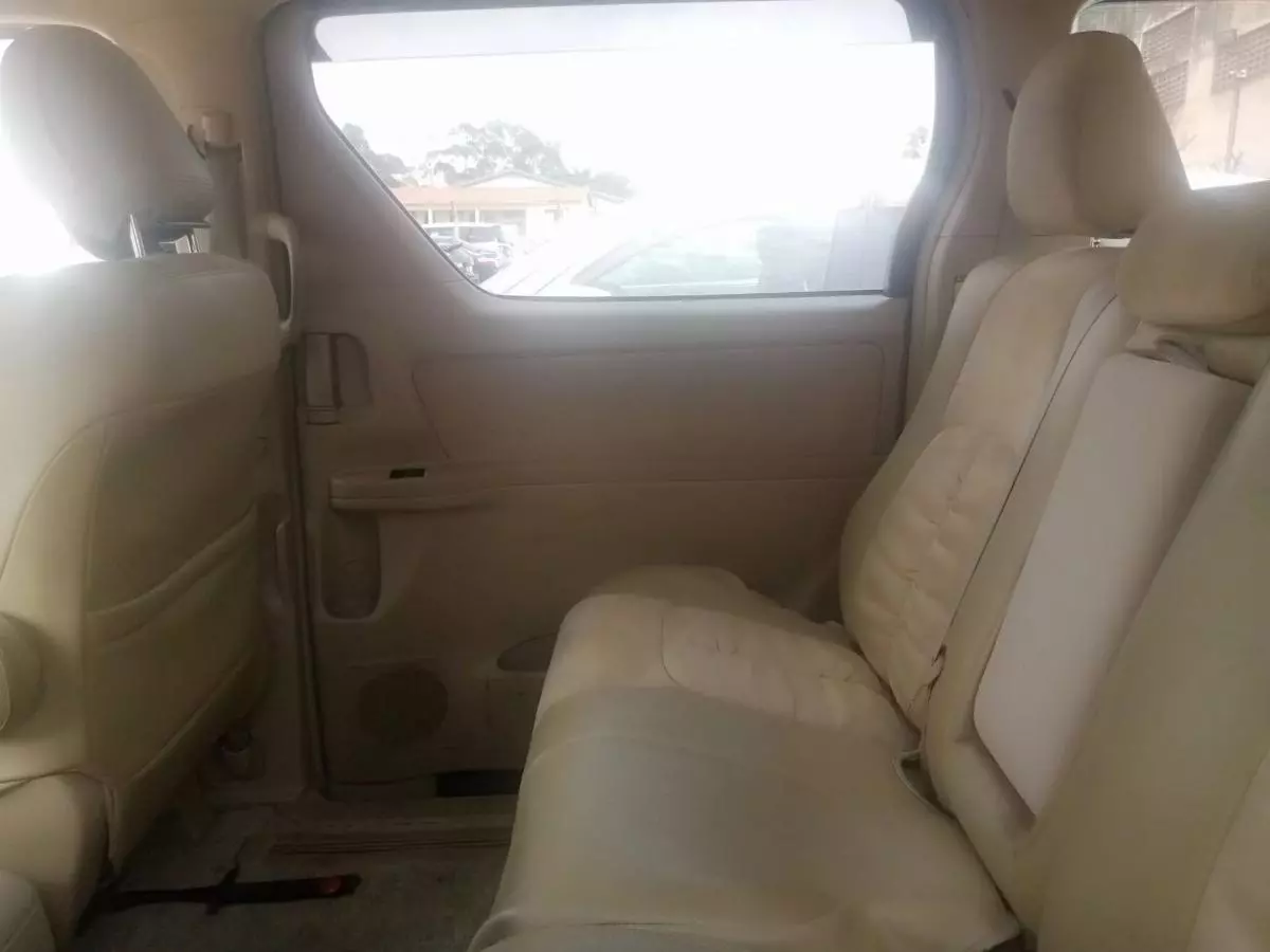 Toyota Alphard   - 2011