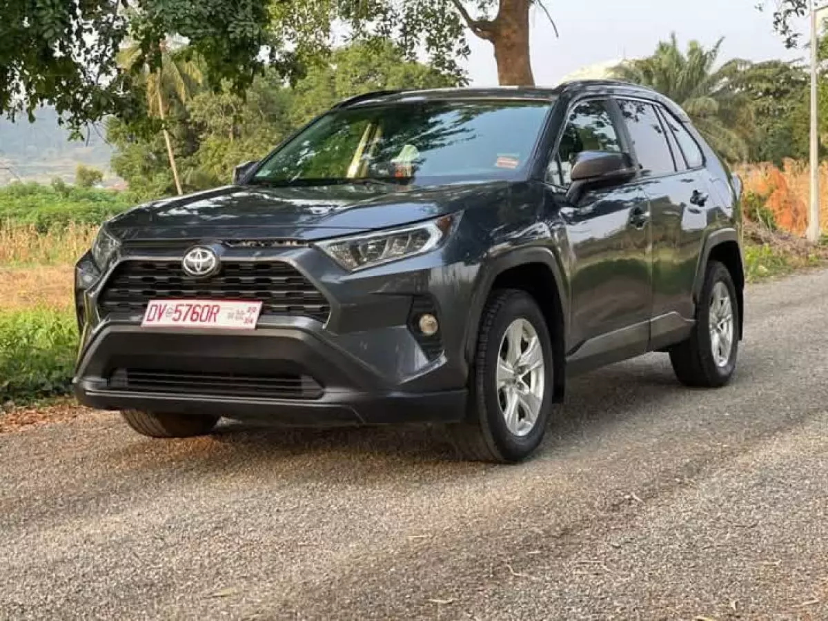 Toyota RAV 4   - 2019