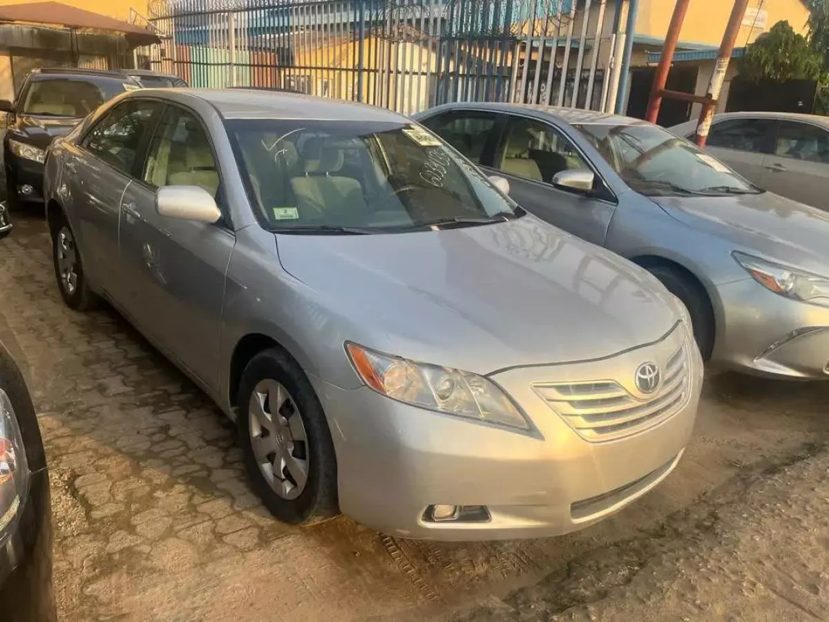 Toyota Camry   - 2009