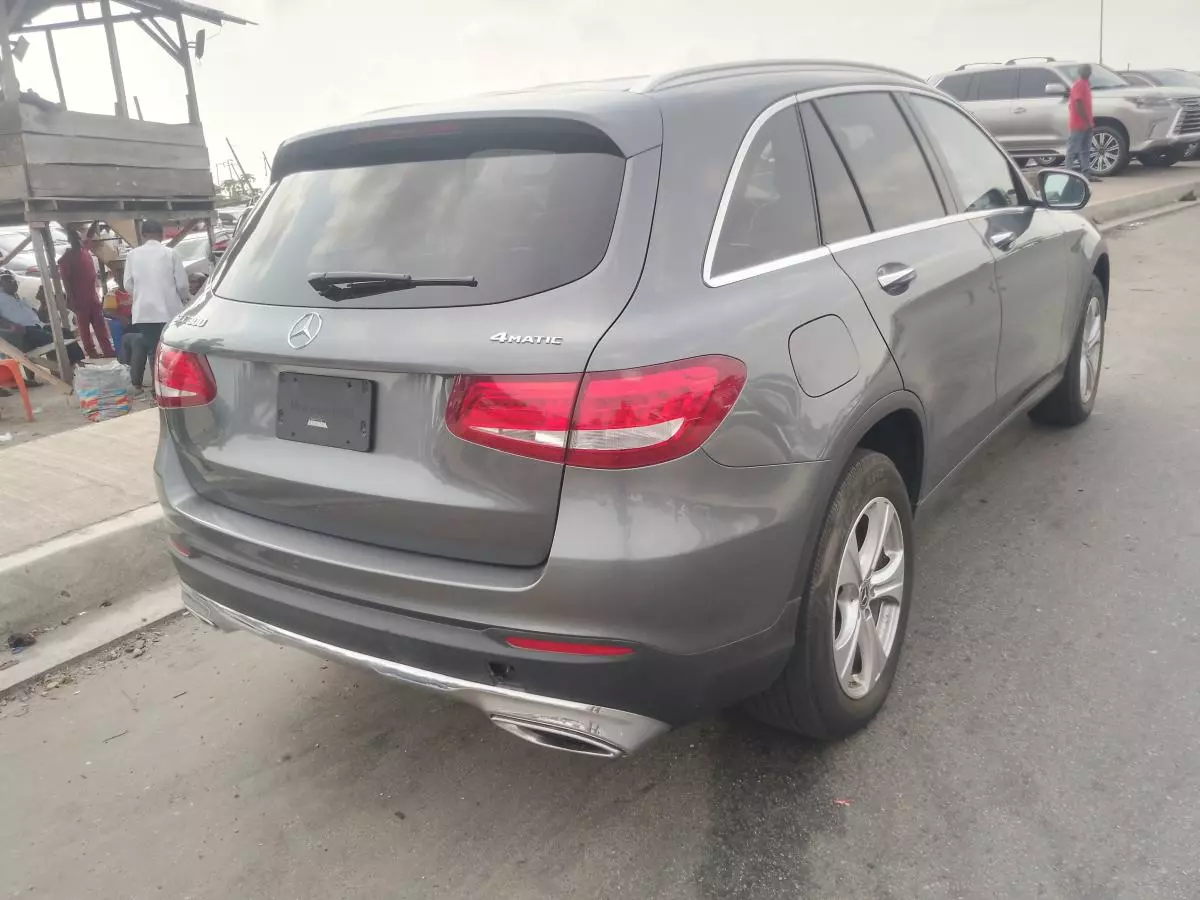 Mercedes-Benz GLC 300   - 2017