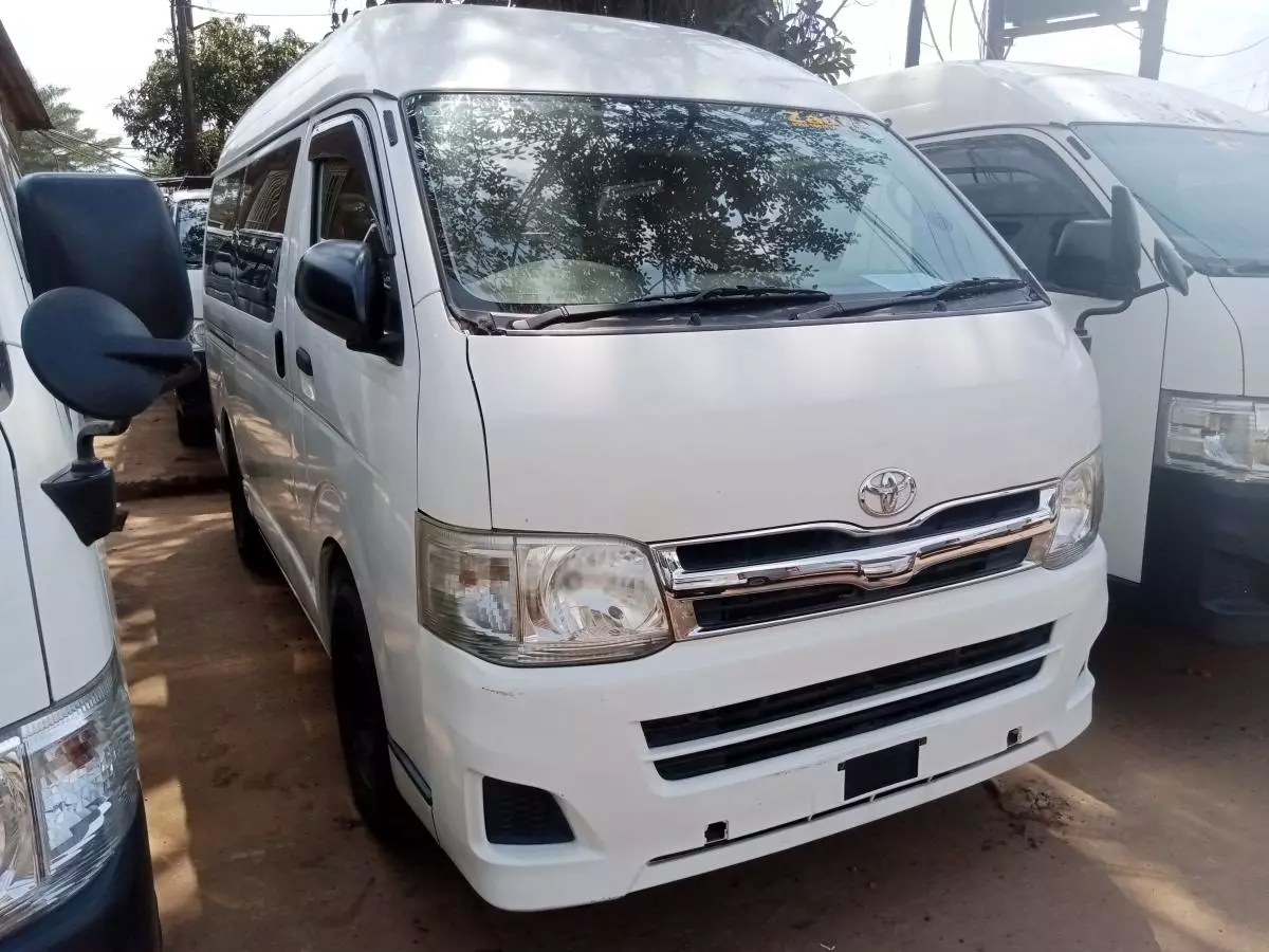 Toyota Hiace   - 2012